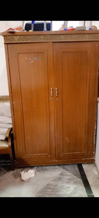 dressing tablel and safealmari 10/7