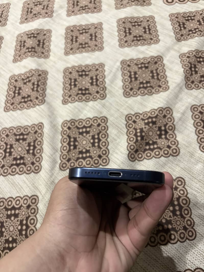 Apple iPhone 15 Pro 2
