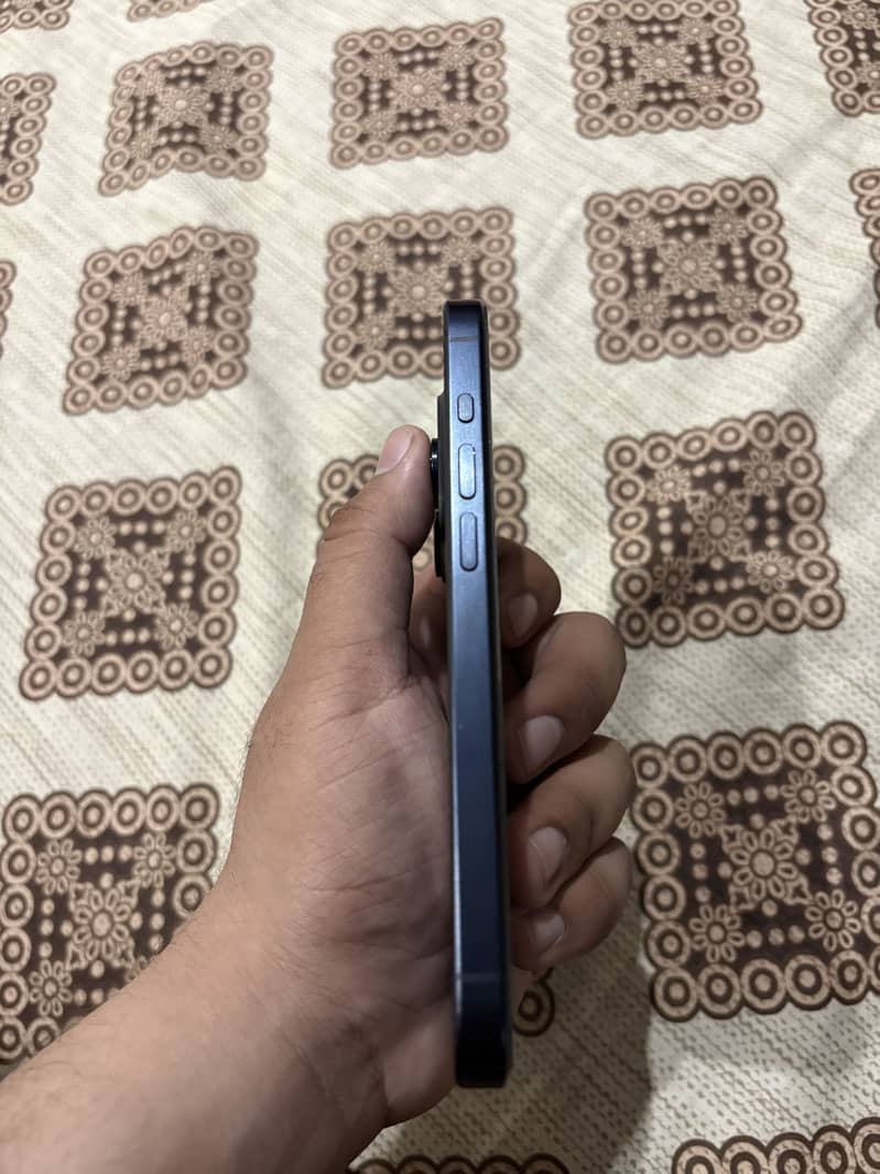 Apple iPhone 15 Pro 3
