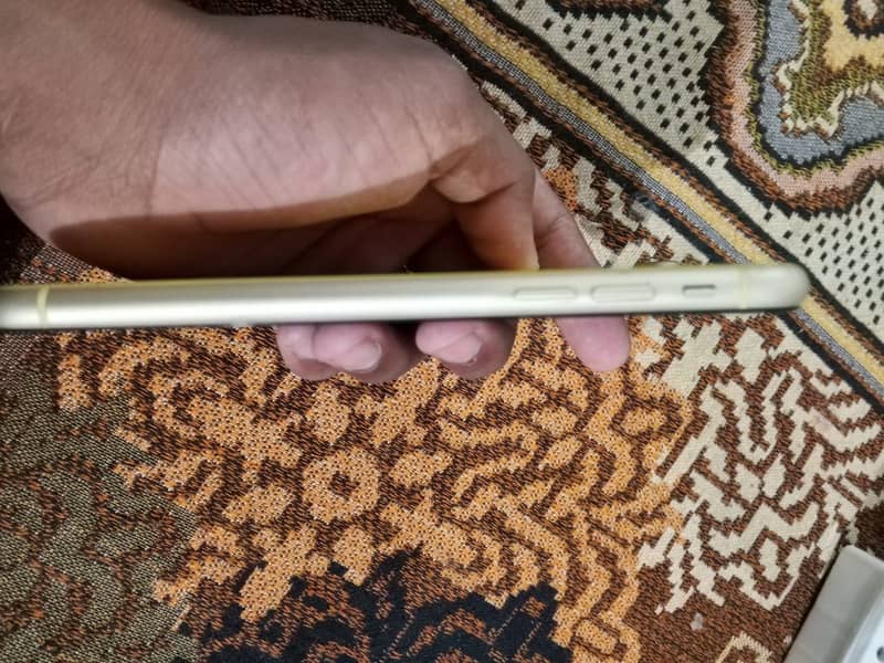 Apple iPhone XR 4