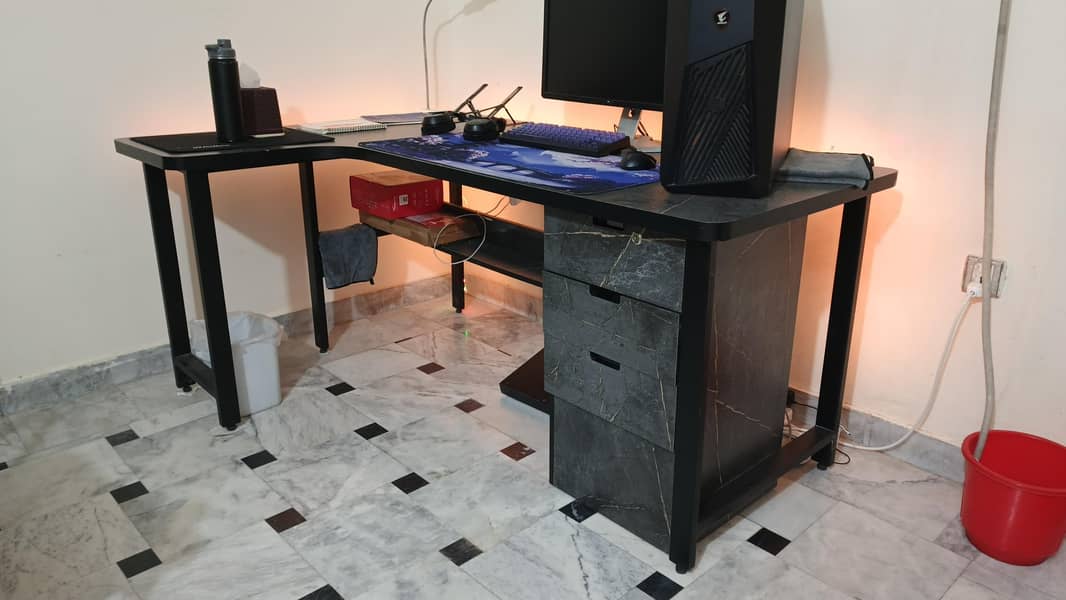 L-Shaped setup table + Free footrest 1