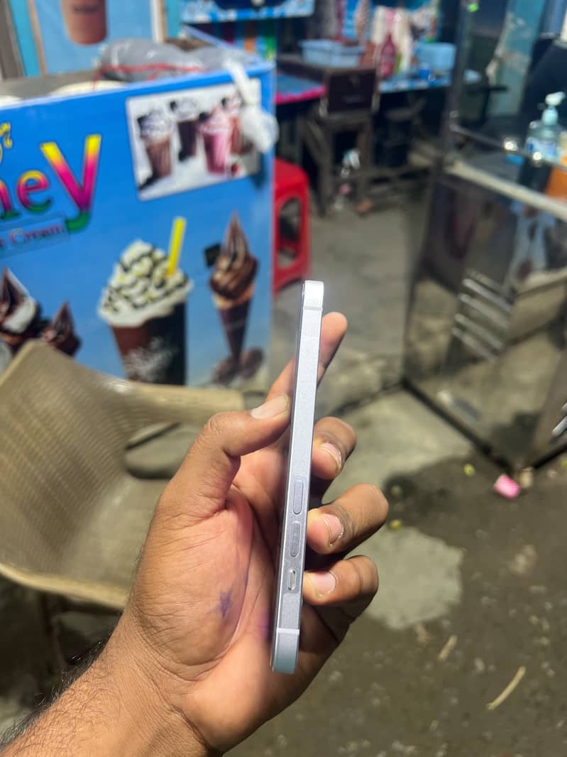 Apple iPhone 14 3