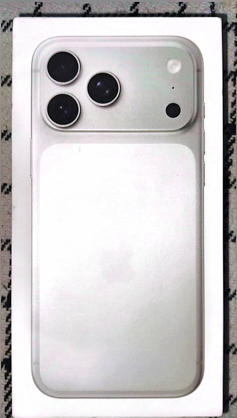 Apple iPhone 17 Pro Max 16