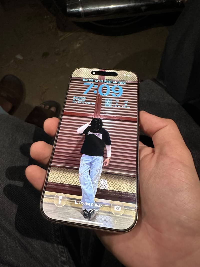 Apple iPhone 16 Pro 2