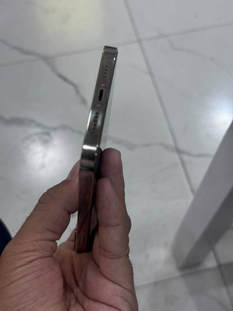 Apple iPhone 12 Pro Max 4