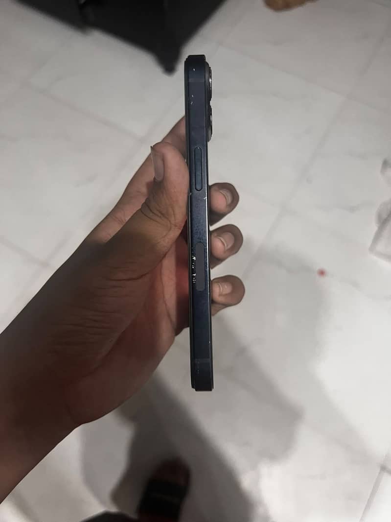 Apple iPhone 13 0