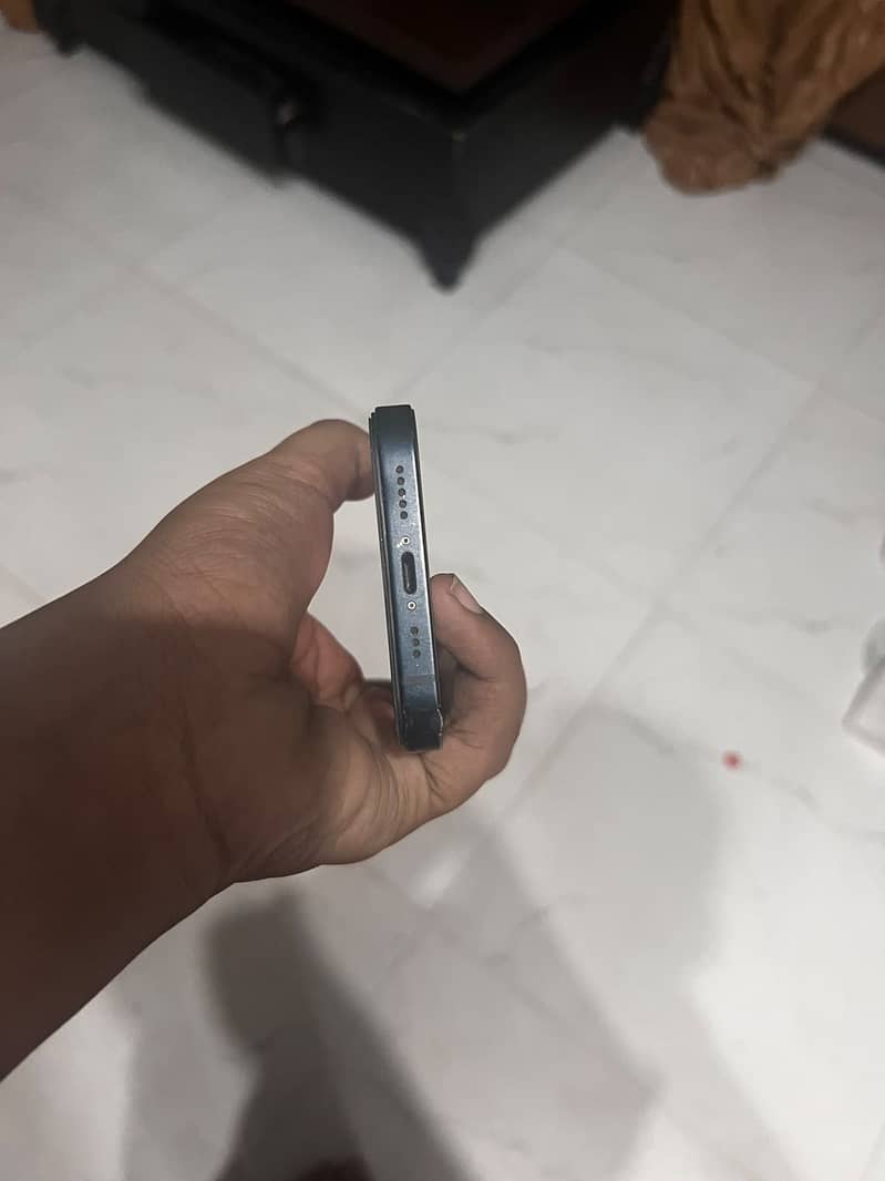 Apple iPhone 13 2