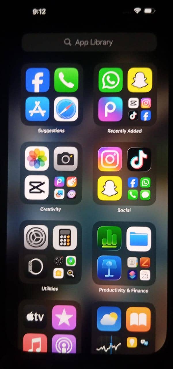 Apple iPhone 16 Pro Max 2