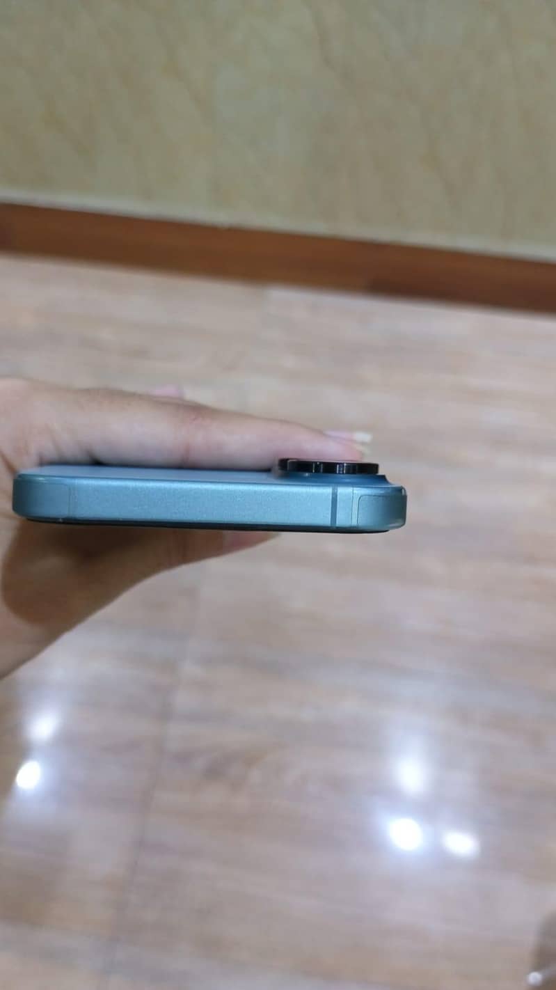 Apple iPhone 16 jv 4