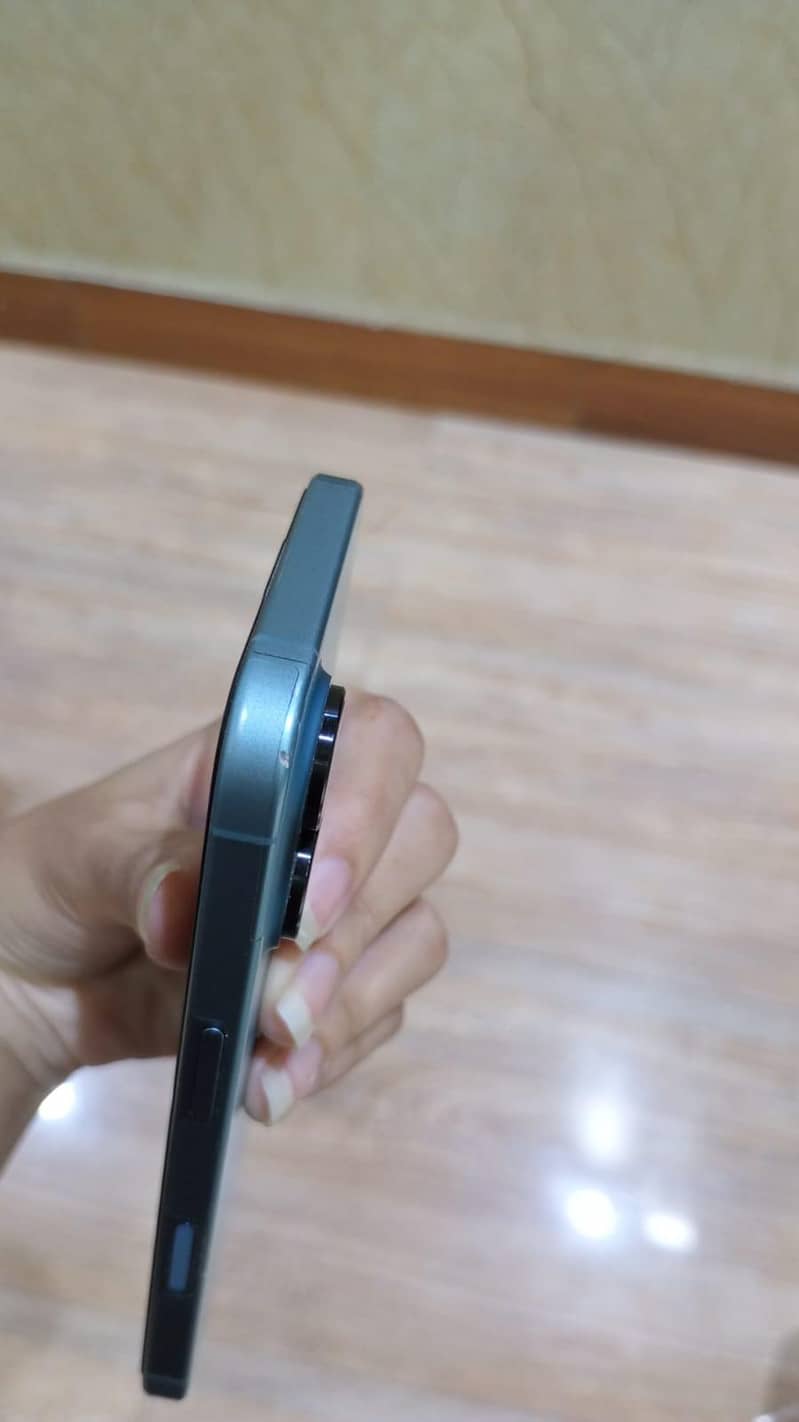 Apple iPhone 16 jv 5