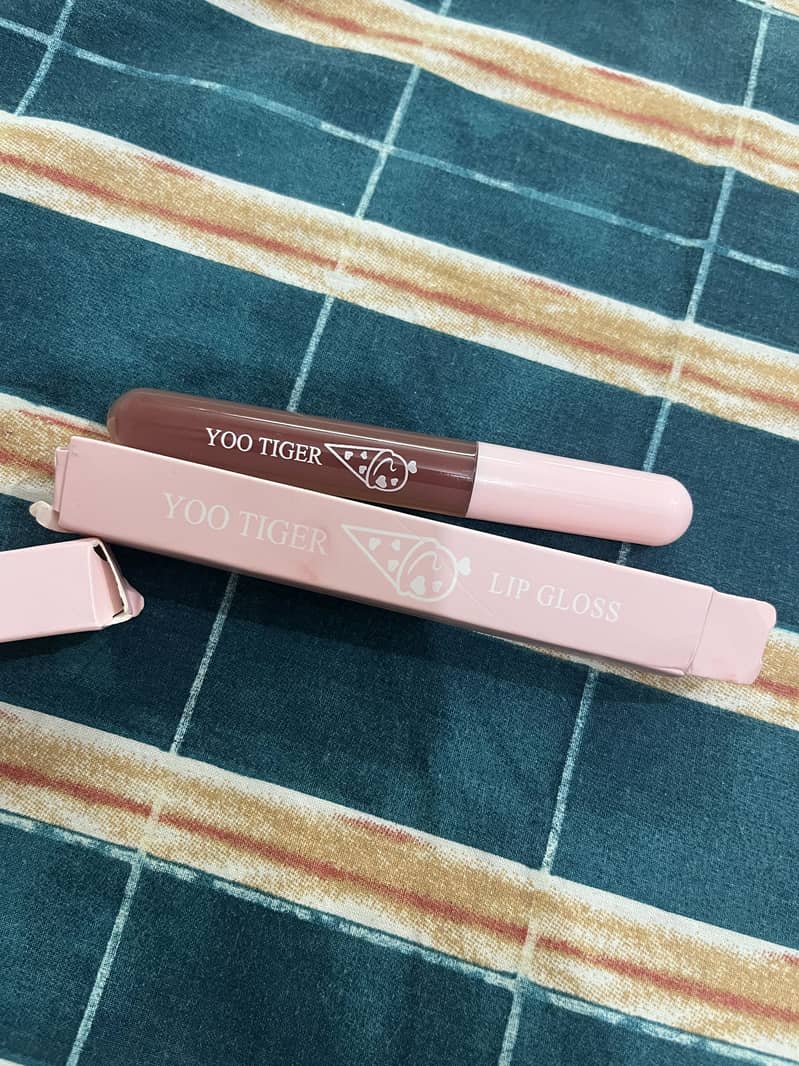 Lip Gloss 1
