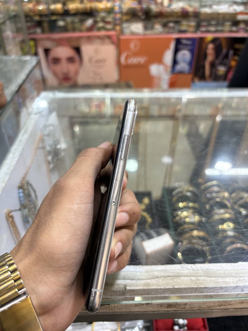 Apple iPhone X 3