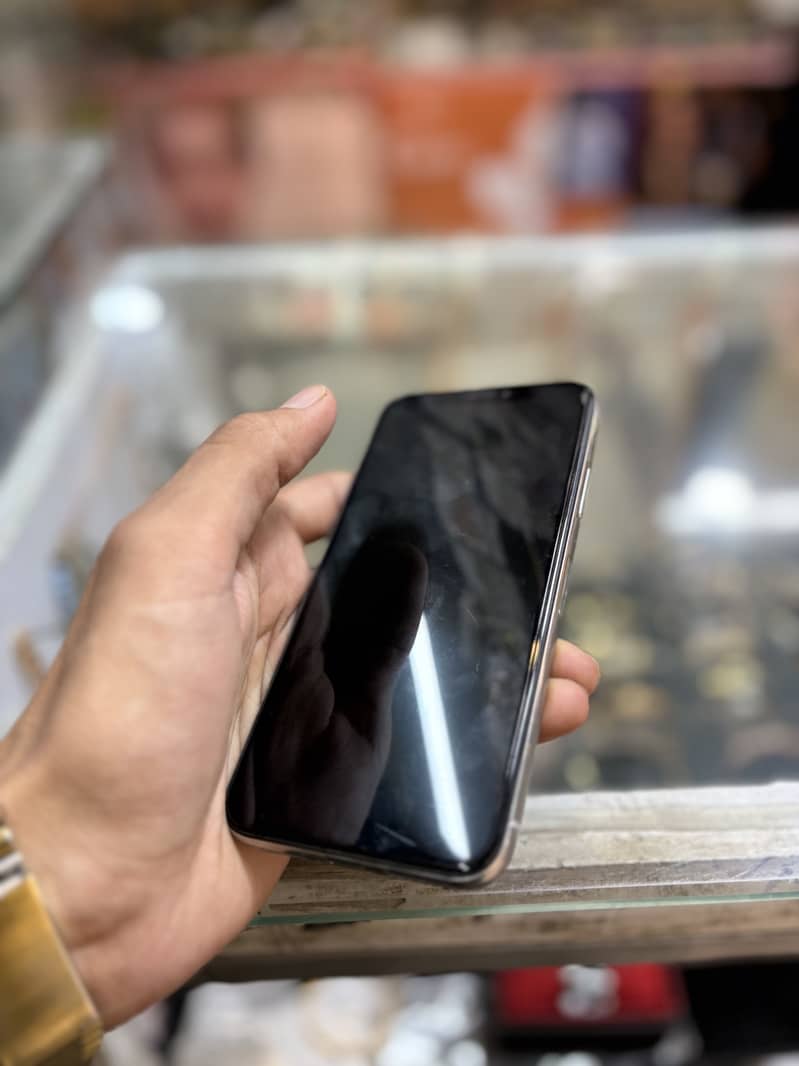 Apple iPhone X 4