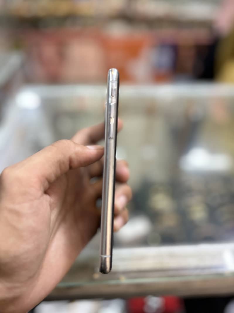 Apple iPhone X 5