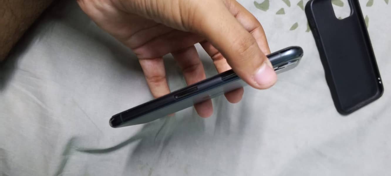 Apple iPhone 11 Pro 4