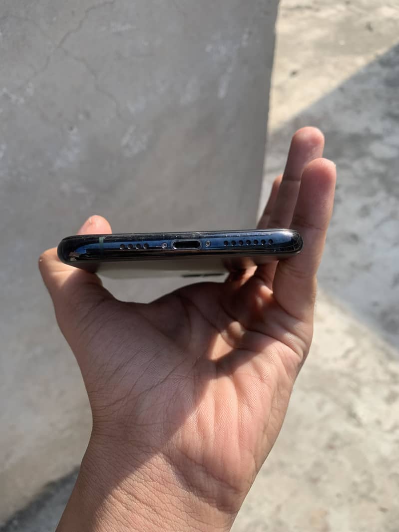 Apple iPhone 11 Pro Max 2