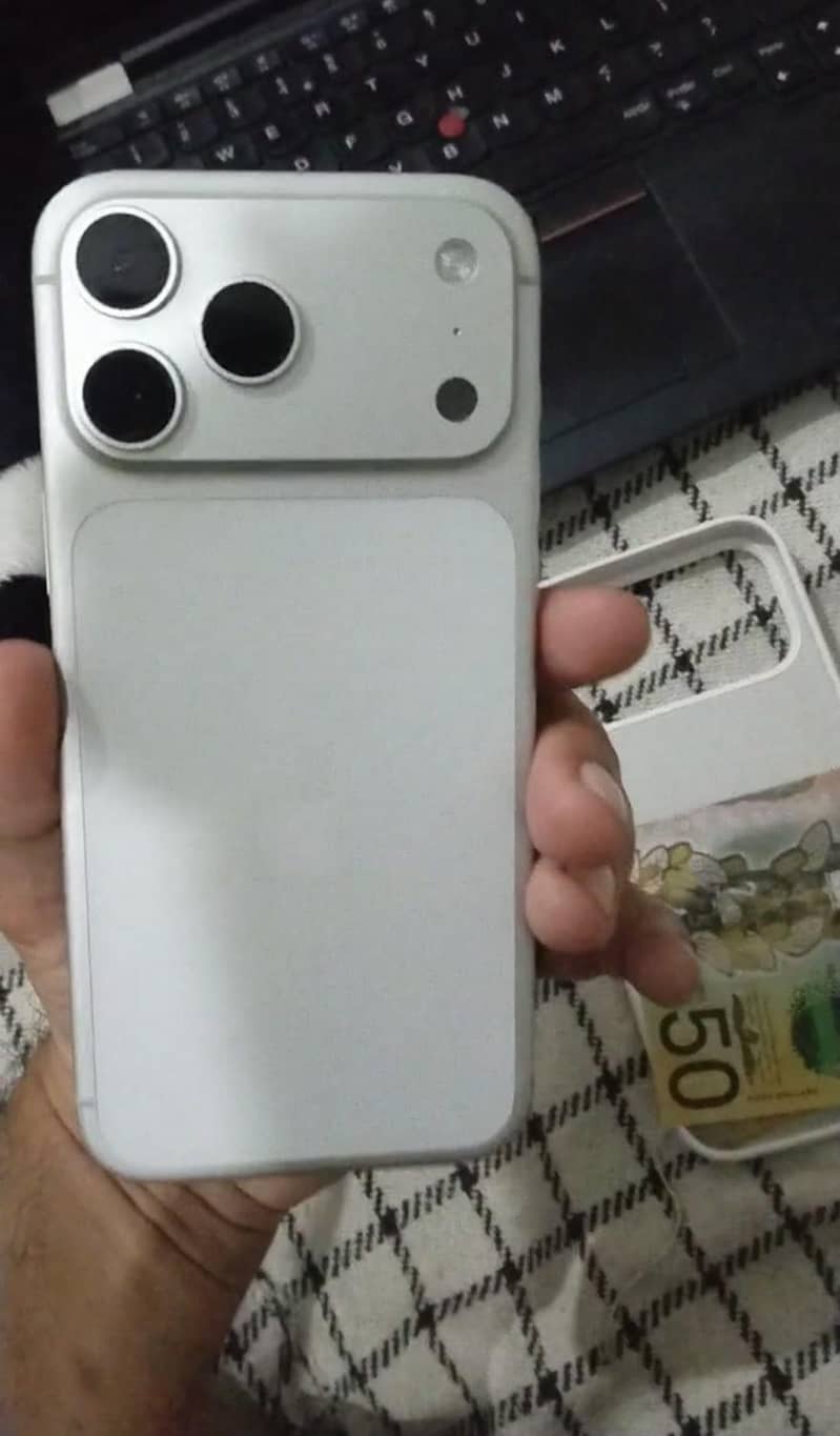 Apple iPhone 17 Pro Max 6