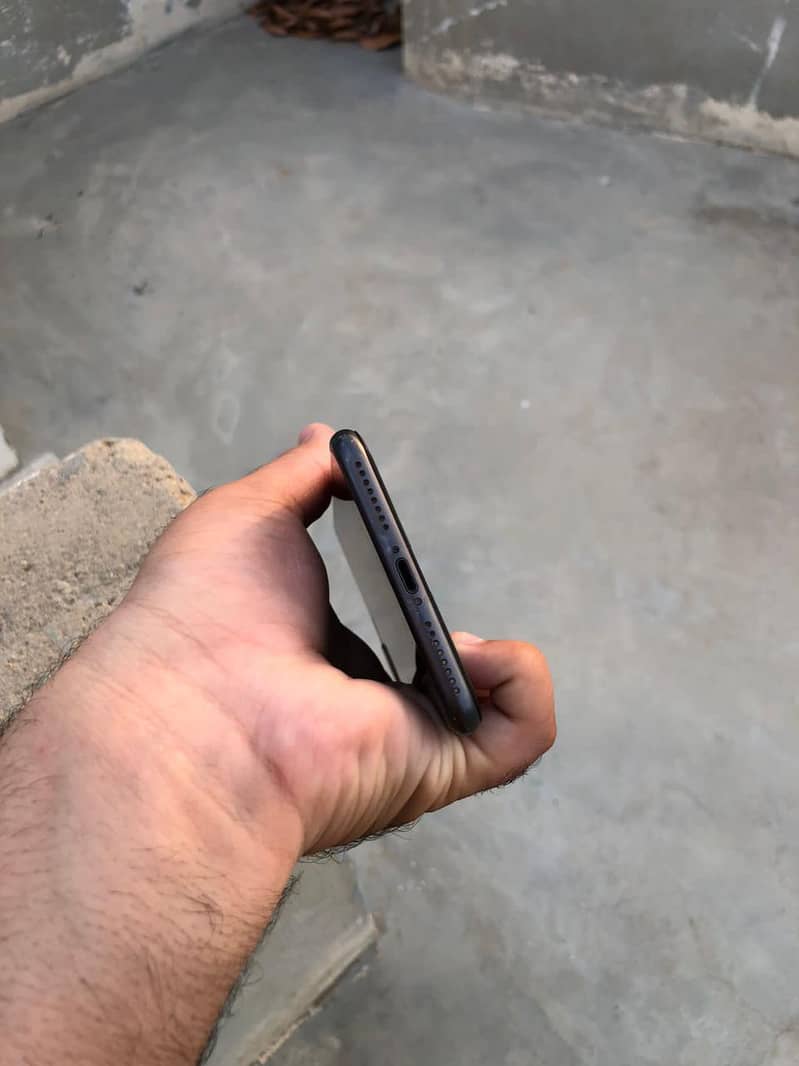Apple iPhone 8 Plus 3