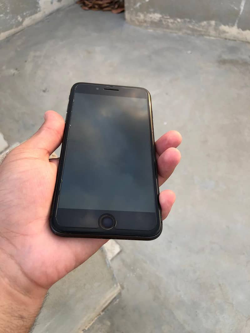 Apple iPhone 8 Plus 4