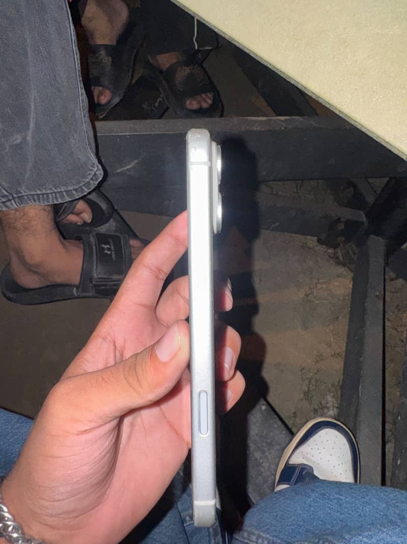 Apple iPhone 17 Pro Max 4