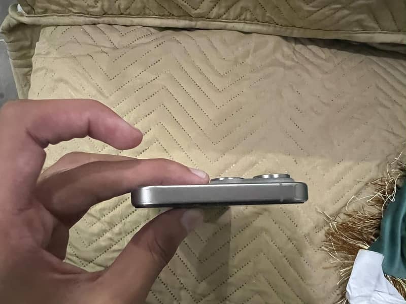 Apple iPhone 15 Pro Max 2