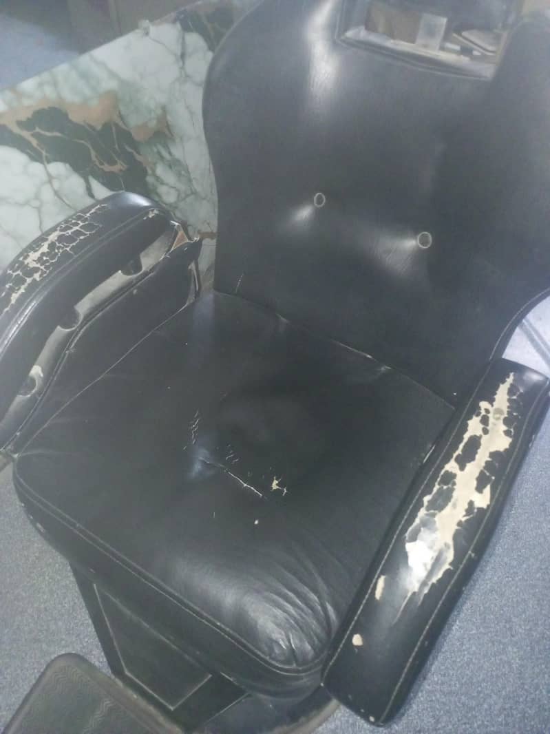 salon chairs 0