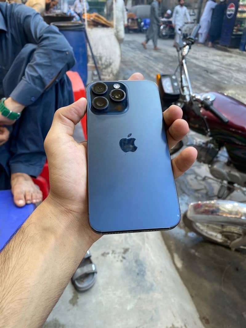 Apple iPhone 15 Pro Max 2