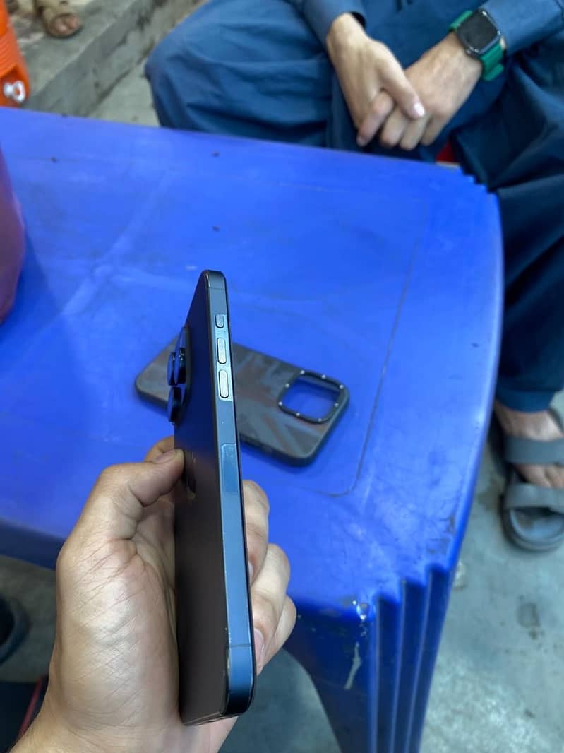 Apple iPhone 15 Pro Max 3