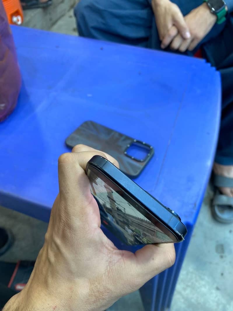 Apple iPhone 15 Pro Max 6
