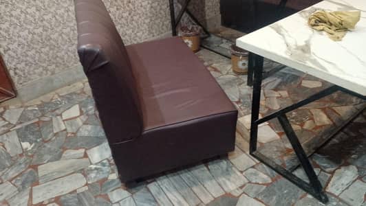 4 sofas or 3 table
