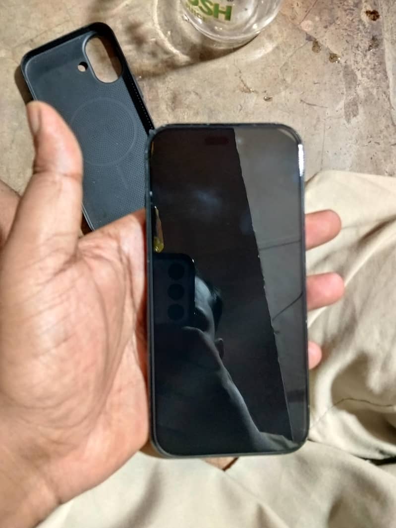 Apple iPhone 16 0
