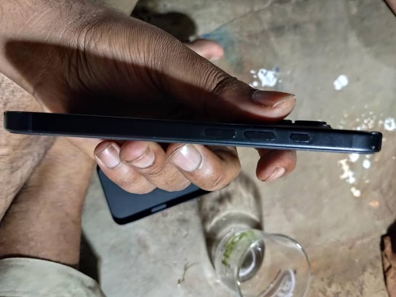 Apple iPhone 16 5