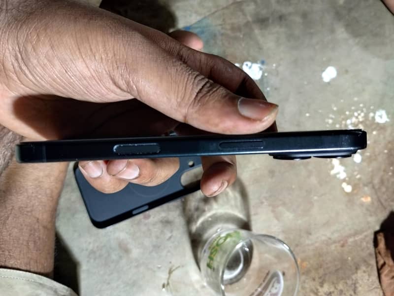 Apple iPhone 16 7