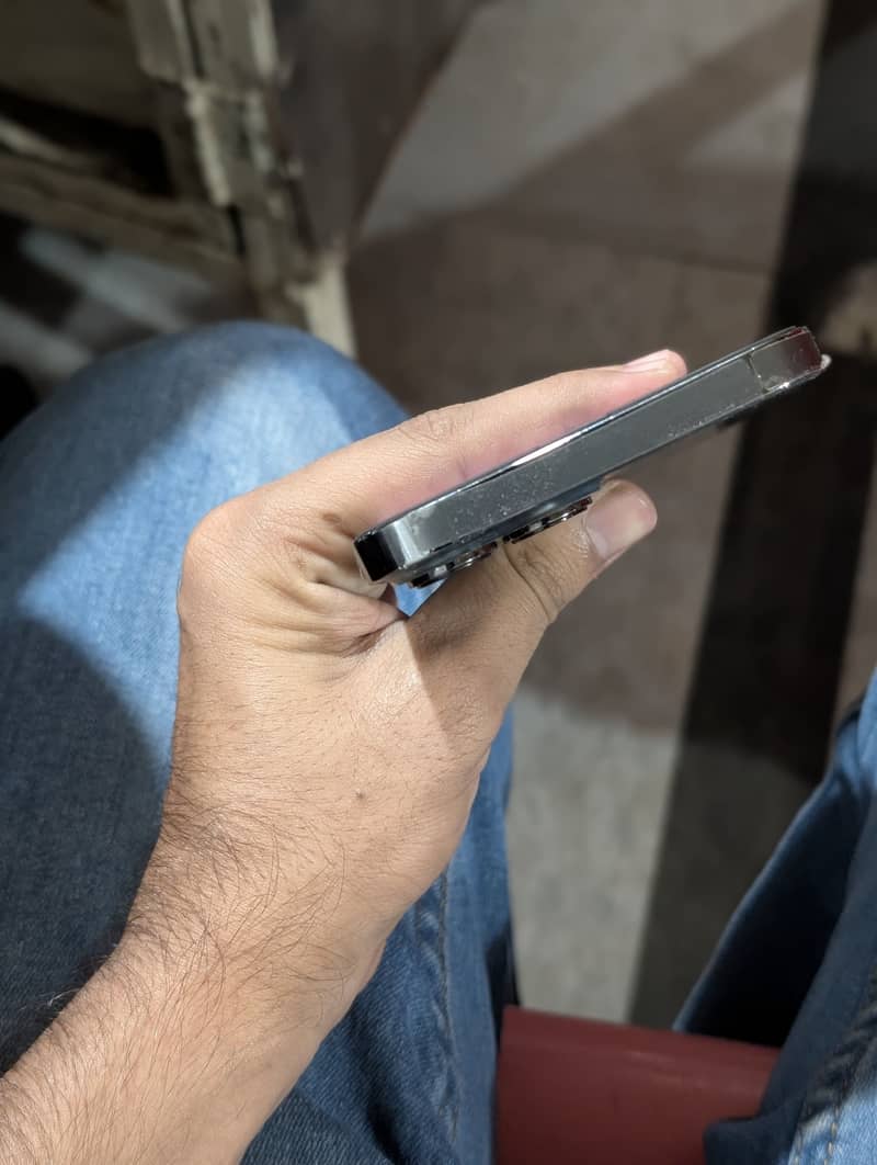 Apple iPhone 13 Pro Max 1