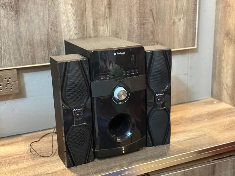 Audionic vision 40 Bt speakers 1
