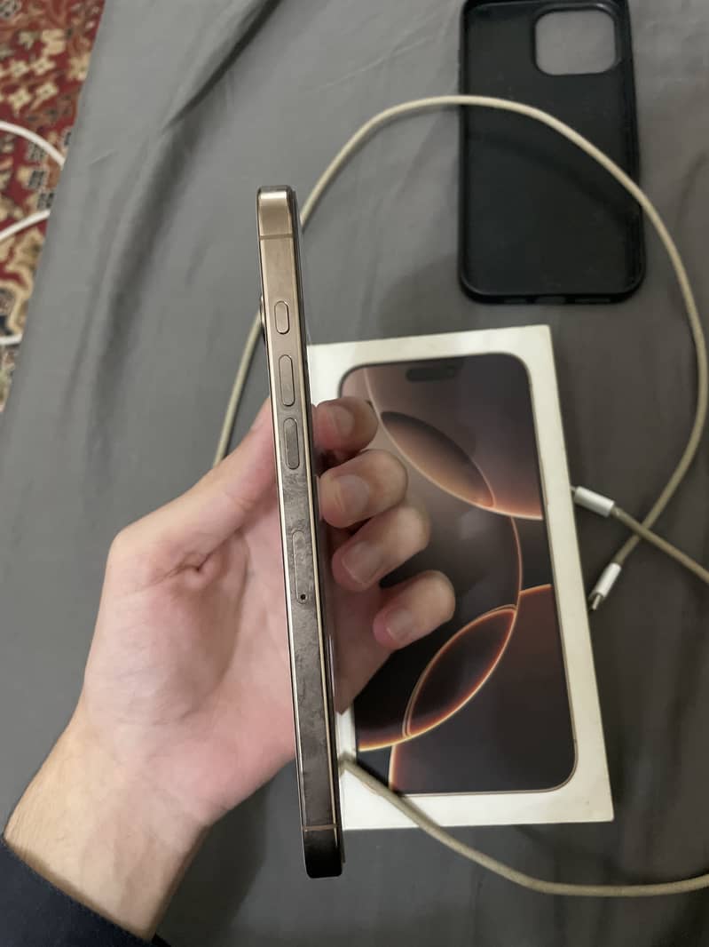 Apple iPhone 16 Pro Max 3