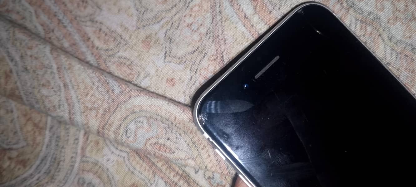 Apple iPhone SE 6