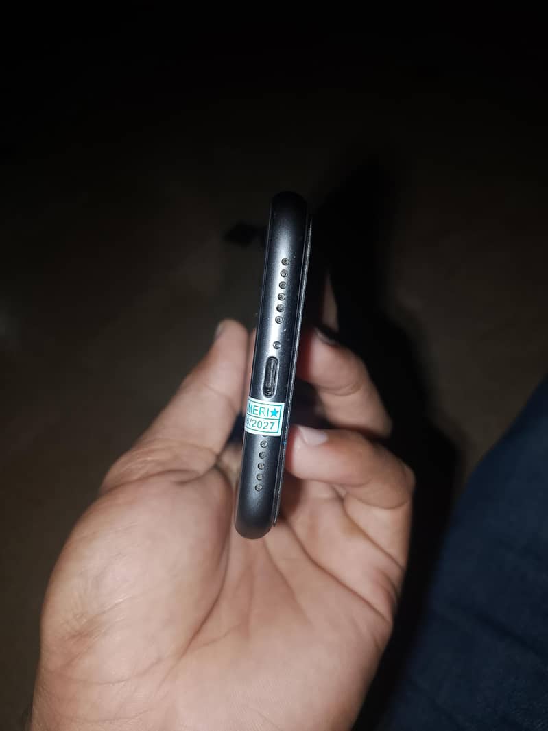 Apple iPhone 11 3