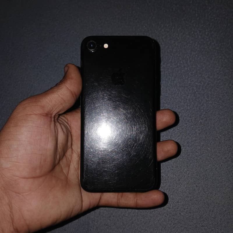Apple iPhone 7 2