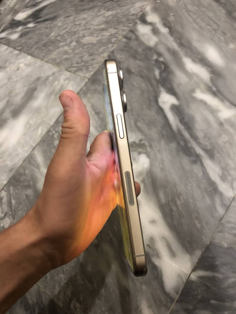 Apple iPhone 15 Pro Max 1