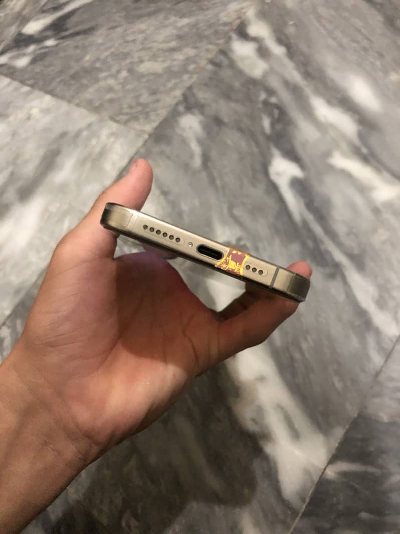 Apple iPhone 15 Pro Max 2