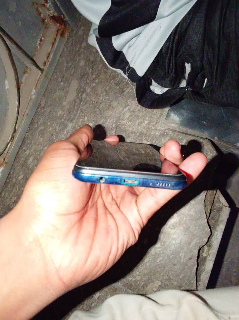 Samsung Mobile A30 3