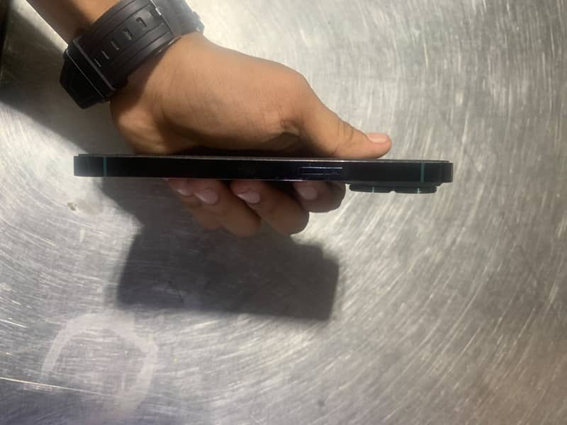 Apple iPhone 13 Pro 2