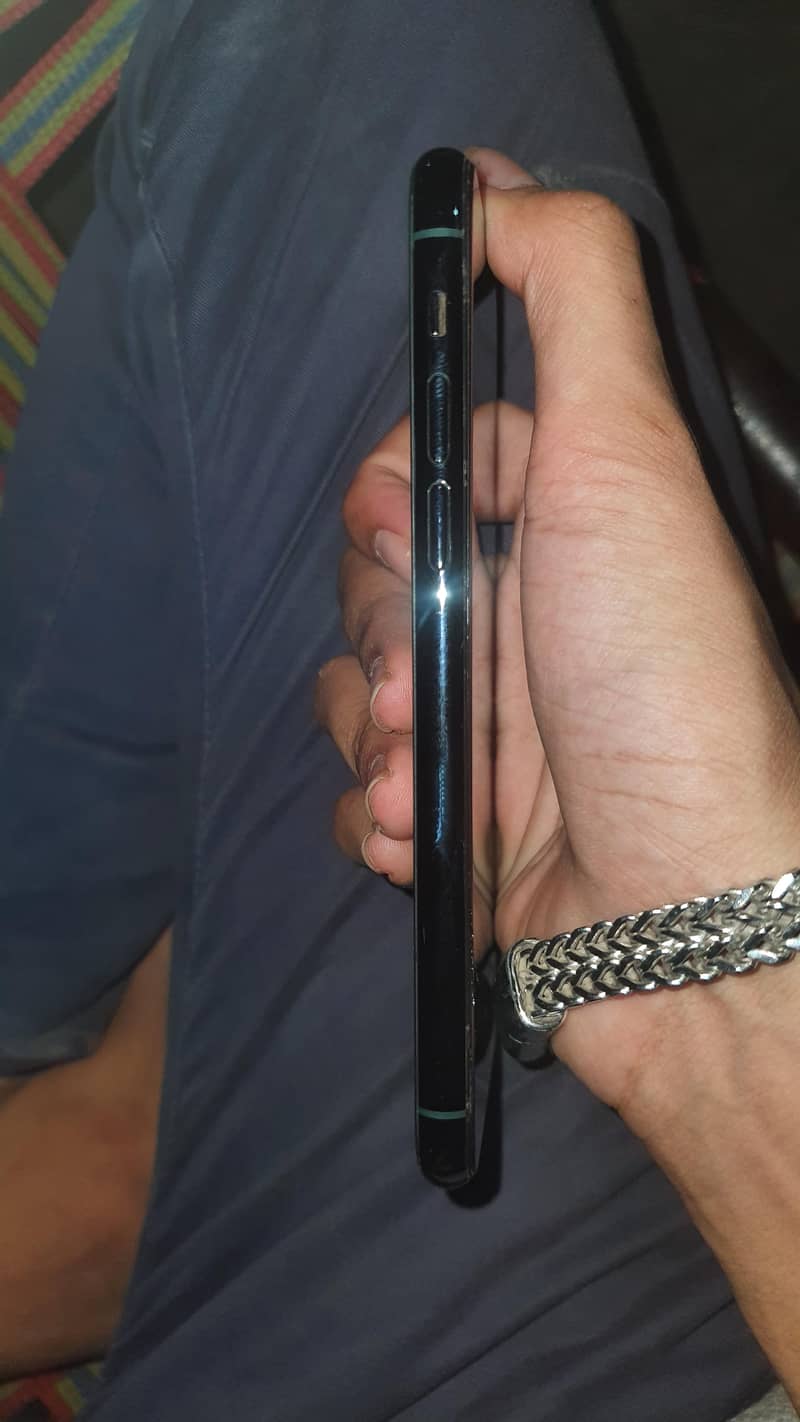 Apple iPhone 11 Pro 2