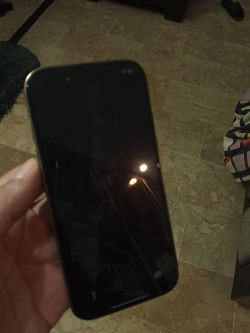 Apple iPhone 16 Pro 3