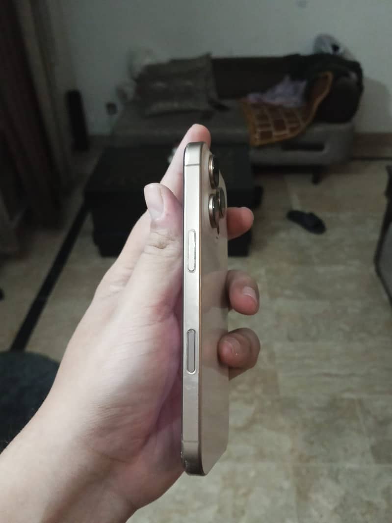 Apple iPhone 16 Pro 4