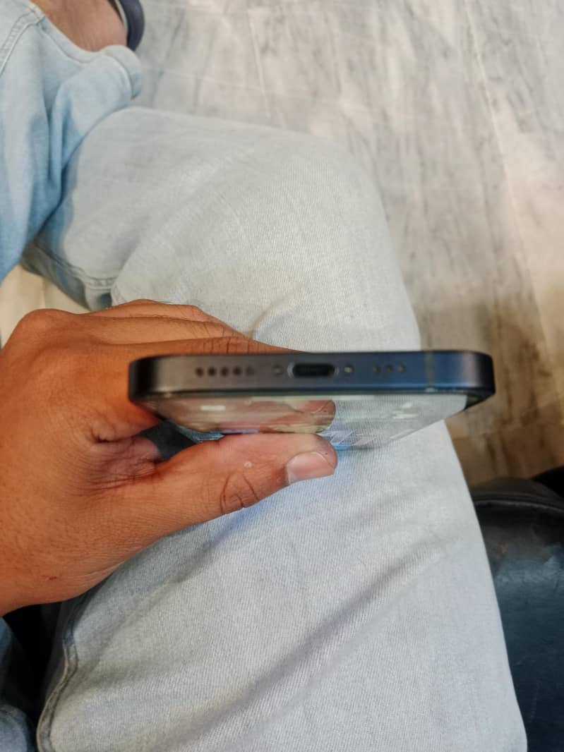 Apple iPhone 12 3