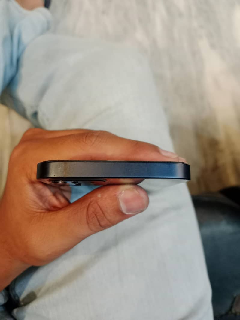 Apple iPhone 12 6