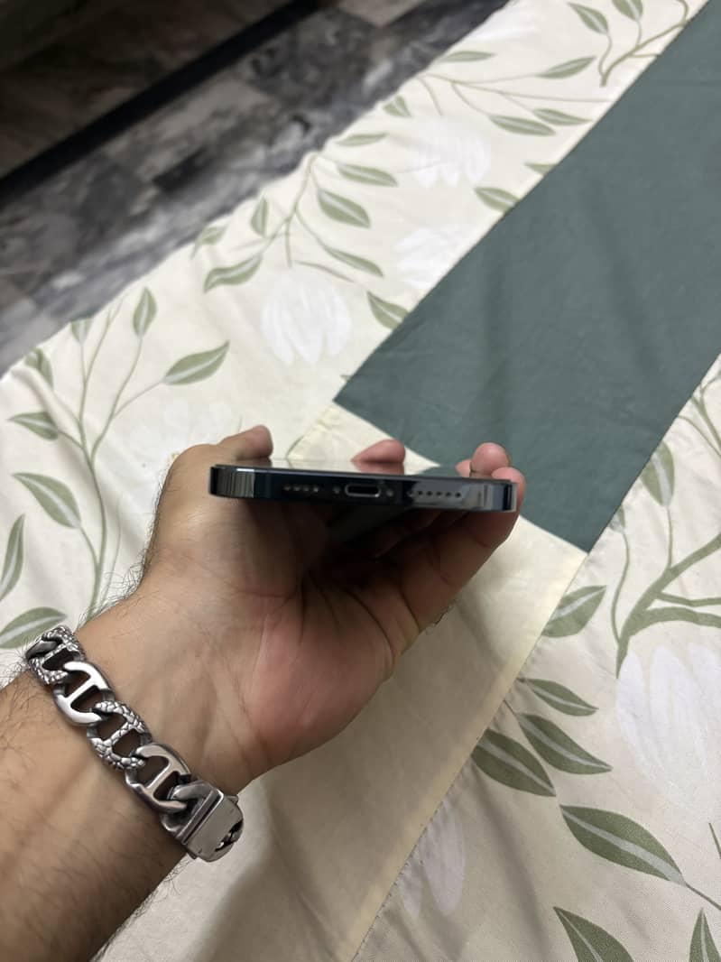 Apple iPhone 12 Pro Max 4