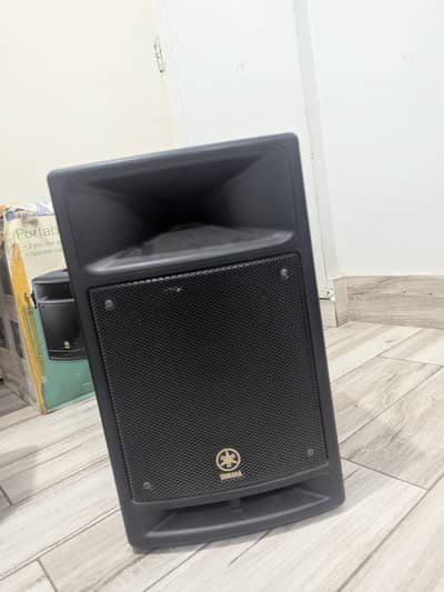 Yamaha STAGEPAS 300 Original Portable PA System with Mixer